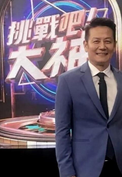 女儿卖萌发骚自拍和爸爸做爱 - 低端影视